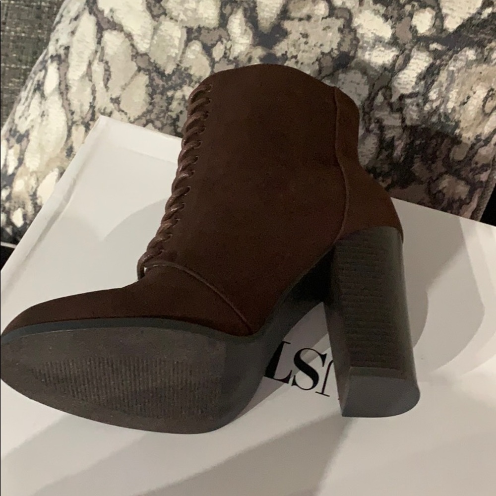 Boots - Picture 3 of 5